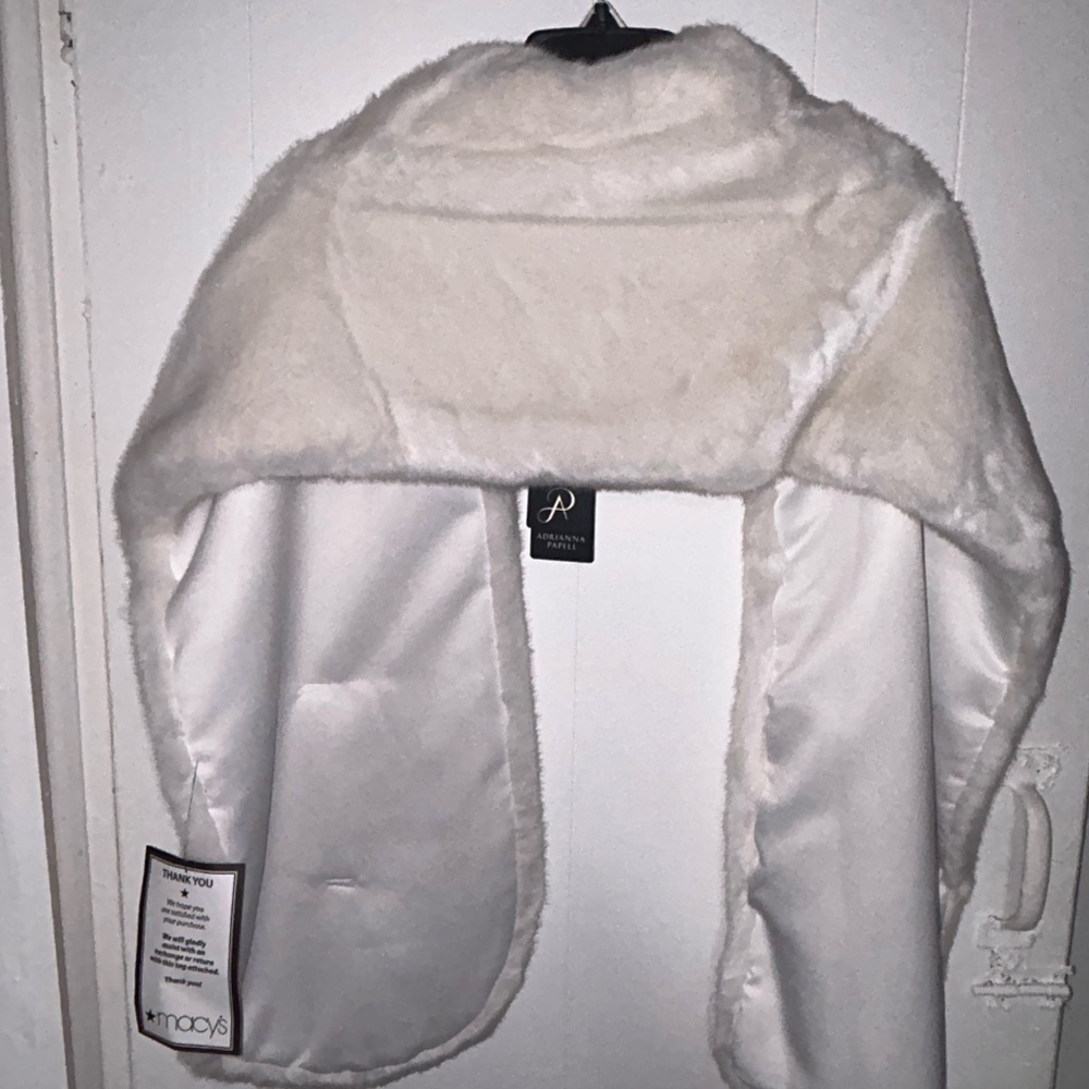 Adrianna Papell ivory faux fur shawl with crystals - Picture 2 of 3